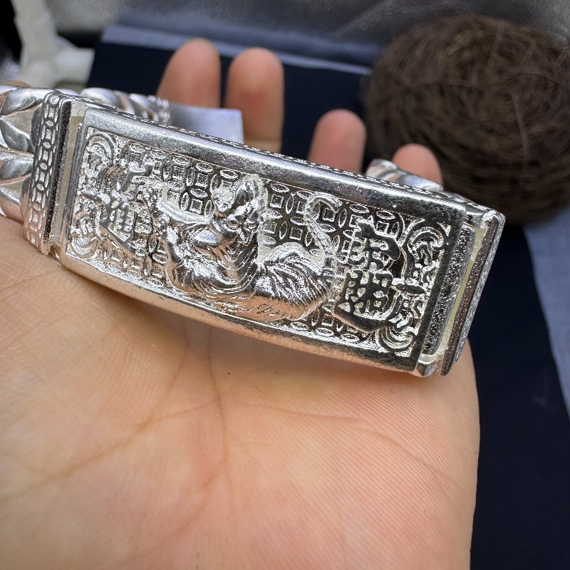 Men Accessories Nepal - สร้อยข้อมือเงินลายเสือโบราณสไตล์เนปาลสำหรับผู้ชาย ดีไซน์ย้อนยุค เสริมโชคลาภ ดูดีมีสไตล์ พร้อมจี้หมุนได้