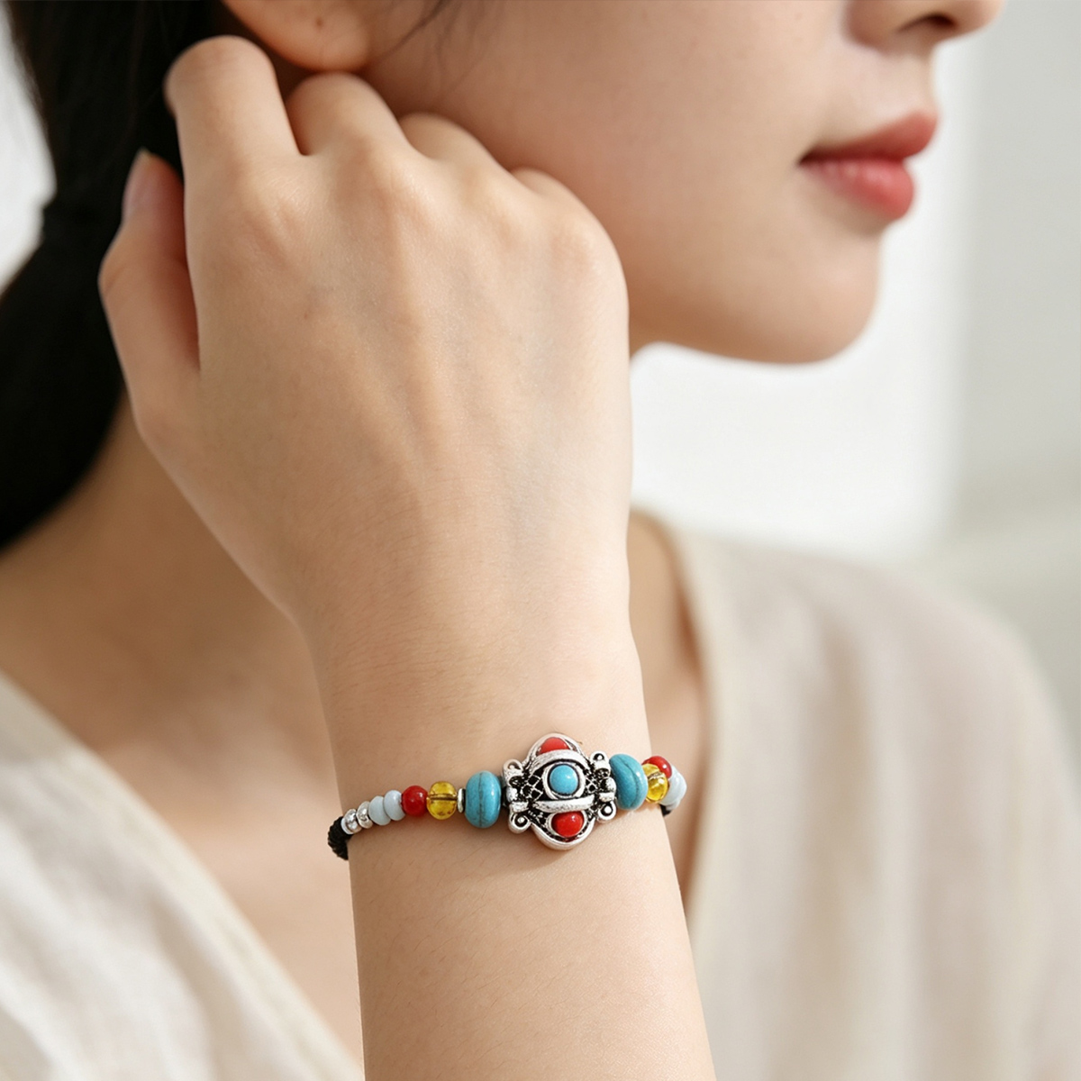 Men Accessories Nepal - สร้อยข้อมือเชือกถักมือสไตล์ทิเบตสำหรับผู้หญิงและผู้ชาย ประดับลูกปัดเรซิน พร้อมพู่กระดิ่ง กำไลข้อมือเนปาล เครื่องประดับคู่รัก ของขวัญ